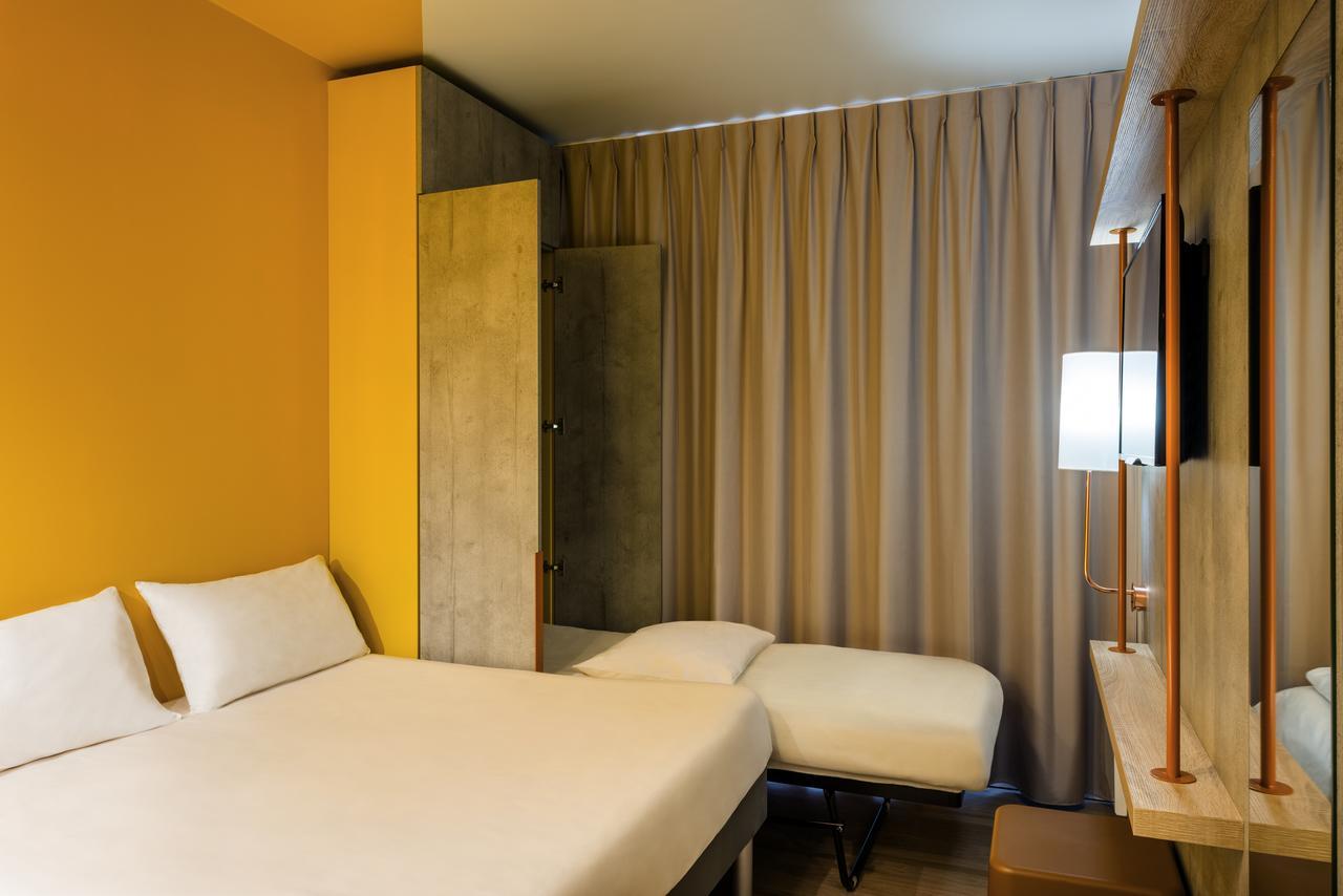 Chambre Triple (2 Adultes & 1 Enfant)